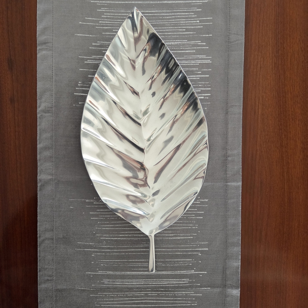 Peltrina Silver-like Leaf-Shaped Decorative Tray